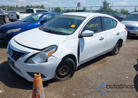 2015 Nissan Versa 1.6 Sv z USA, uszkodzony, nr VIN 3N1CN7AP0FL881039